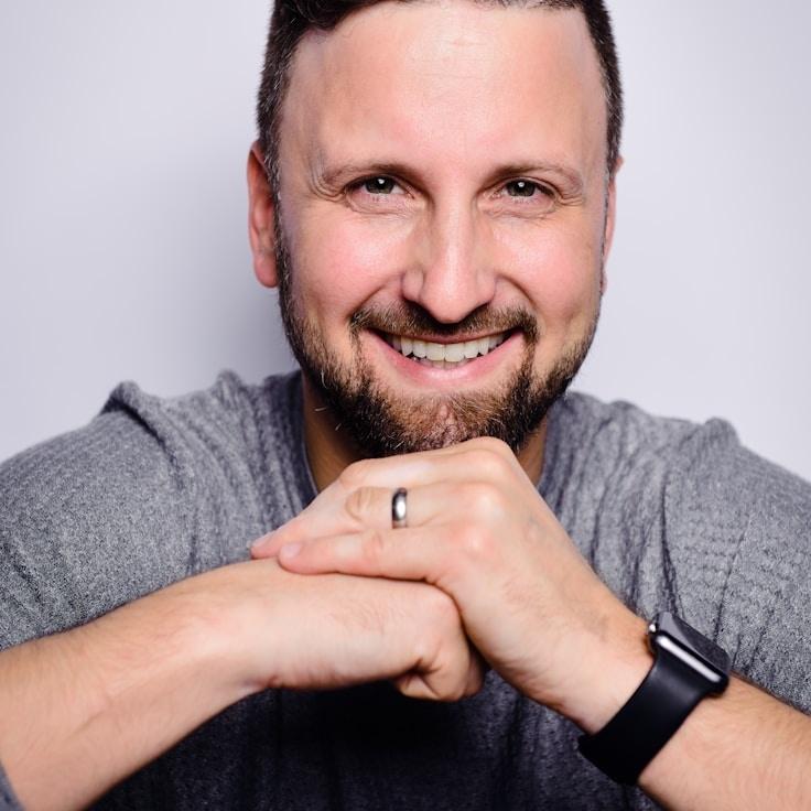 Portrait of Alex Rivers, community mentor and Italian cuisine specialist